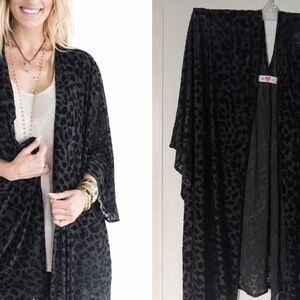 Buddy Love Women’s Black Velvet Leopard Sleepwear Nightgown Size ML KIMONO